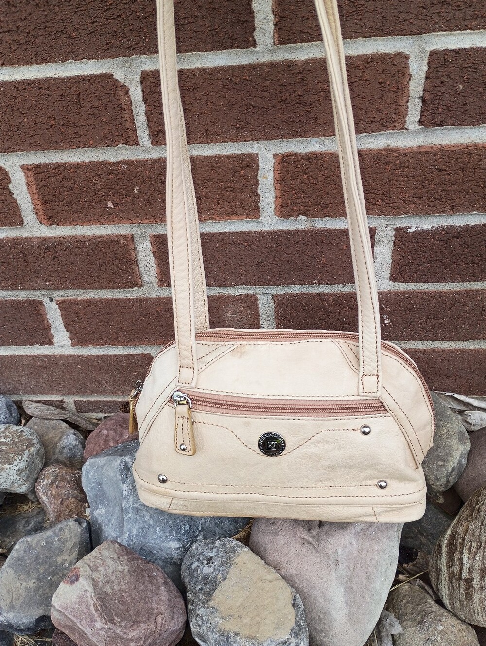 Stone Mountain Accessories Cream Leather Shoulder Bag with Long Straps